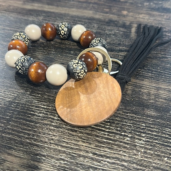 NWT Mama Wooden Beaded Bracelet Keychain with Tassel & Thick Charm Brown Black - Picture 4 of 4